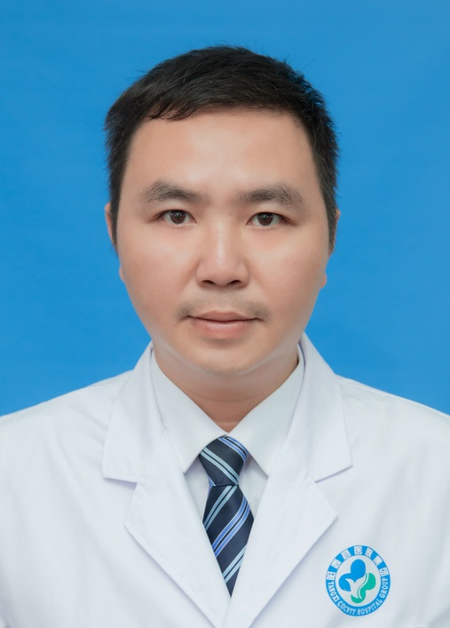 内科副主任医师 罗浓伟