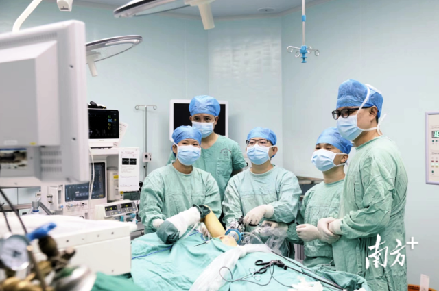 完成“经腋窝入路腔镜下乳腺肿瘤切除手术”之后，陈女士很快恢复健康。