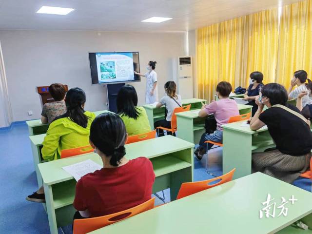 该中心常态化开展“两腺”健康宣传教育活动。