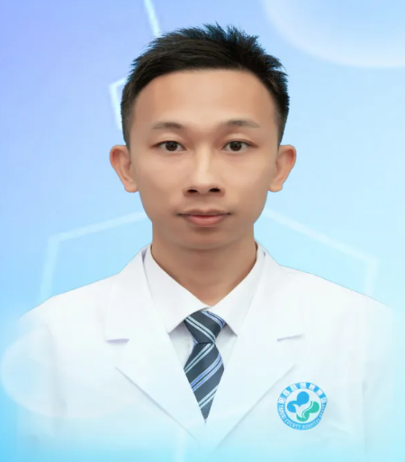 急诊科副主任、副主任医师 薛力能